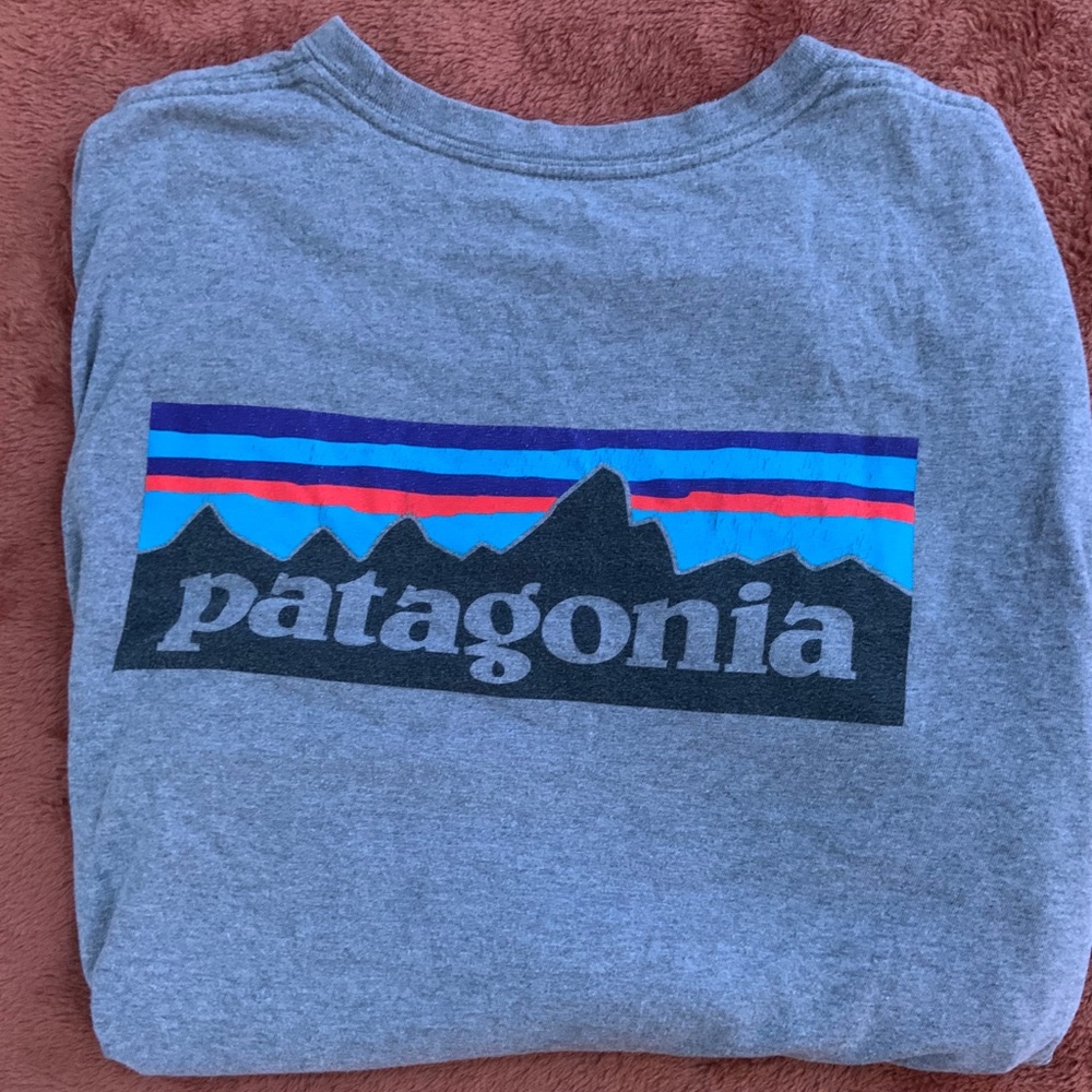 Men’s long sleeve grey Patagonia shirt